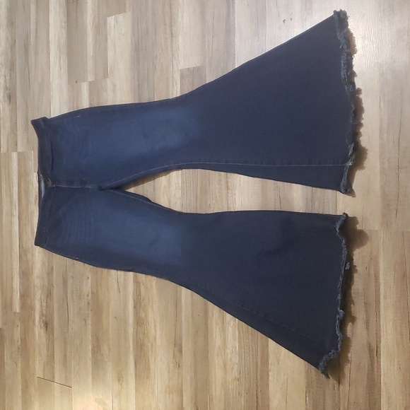 LUCKY AND BLESSED EXTREME FLARE HIGH RISE DARK WASH JEANS SZ 16 - Picture 3 of 13